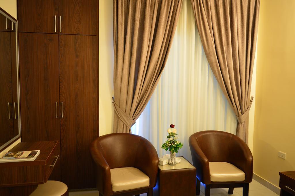 Ream Hotel Amman Room photo