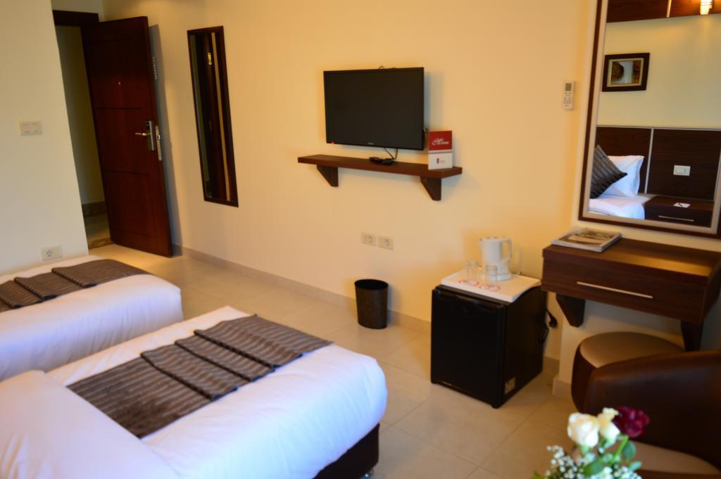Ream Hotel Amman Room photo